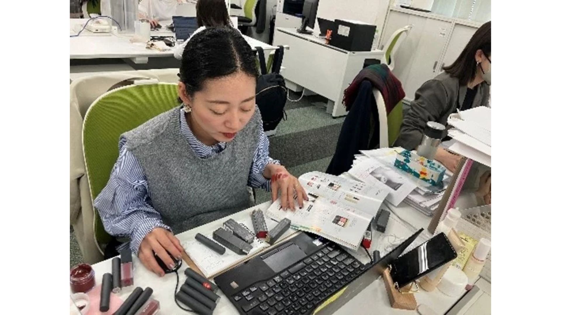 ナリス化粧品、土日以外に全社指定休日を新設 | 日本流通産業新聞